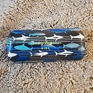Tommy Bahama Sunglass Holder (Kids)